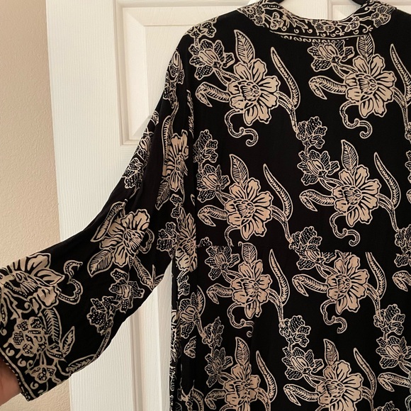 Beautiful Carmel look - Picture 2 of 5